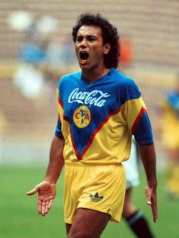 Tras su paso por España, Hugo Sánchez regresó en la 1992-1993 al fútbol mexicano para jugar en el América. Sólo estuvo una temporada con el club.