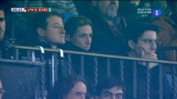 Torres en el palco junto a Vizcaíno y Rafa Alique, jefe de prensa del Atlético.