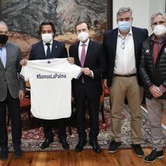 Gustavo Matos recibe a las leyendas del Madrid en el Cabildo Insular