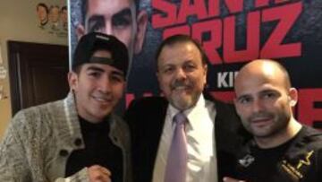 Leo Santa Cruz, el promotor Sampson Lewkowicz y Kiko Martínez.