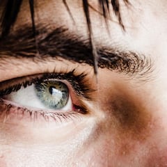 Una profesora en enfermedades oculares revela la asociación entre el color de los ojos y tu tolerancia a la luz solar