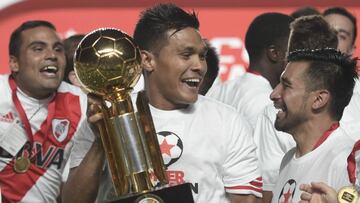 Te&oacute;filo Guti&eacute;rrez, con ala Recopa Sudamericana