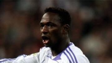 <b>A POR LA LIGA.</b> El centrocampista afirma que el vestuario está apagado después de la derrota de ayer en la Champions.