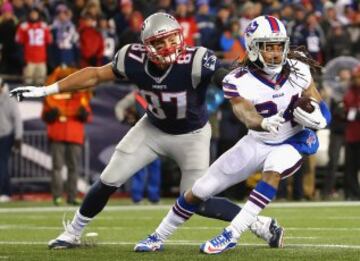 El último cuarto comenzó con esta intercepción de Stephon Gilmore de un pase dirigido a Gronkowski que dejaba a los Bills cerca del medio campo, pero no pudieron sacar tajada de la buena jugada defensiva. El tight end de los Pats estuvo bastante discreto: 2 recepciones para 37 yardas.