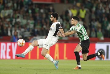 Guedes y Bartra.