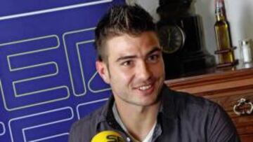 <b>EN EL 'ASADOR 7 DE JULIO'. </b>Tiago Gomes, ayer, durante la tertulia en Radio Alicante y el Diario AS.