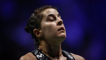 Paris (France), 30/10/2022.- Carolina Marin of Spain gestures during her Women'??s final match against Bing Jiao He of China at the Yonex French Open 2022 tournament in Paris, France, 30 October 2022. (Abierto, Francia, Espa?a) EFE/EPA/YOAN VALAT