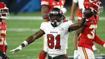 Tampa Bay Buccaneers WR Antonio Brown - along with his girlfriend - have been accused of trying to falsify a vaccine card by his former personal chef