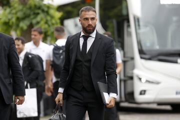 Carvajal llegando al hotel en París. 
