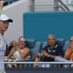 Swiatek desarbola a Osaka para coronarse en Miami