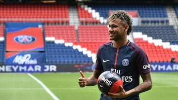 Neymar, el d&iacute;a de su presentaci&oacute;n por el PSG 
 