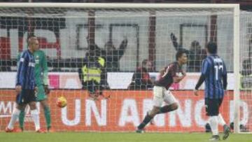 Bacca ya festeja y Medel lo lamenta.