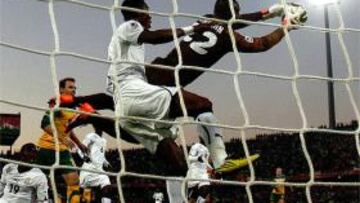 Australia bloca el ímpetu de Ghana con diez jugadores