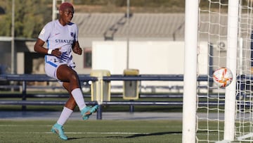 Oshoala marcando un gol.