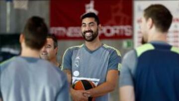 Augusto Lima sonríe en su primer entrenamiento con el Real Madrid.