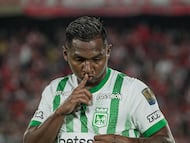 Alfredo Morelos celebrando un gol con Atlético Nacional ante Independiente Santa Fe.
