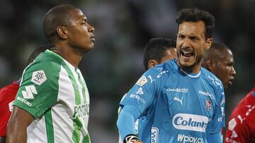 Alexis Henr&iacute;quez y David Gonz&aacute;lez durante el cl&aacute;sico entre Nacional y Medell&iacute;n por Liga &Aacute;guila.