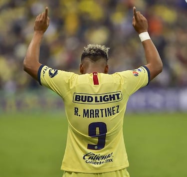 Jugadores y Miguel Herrera querrían de vuelta a Roger Martínez