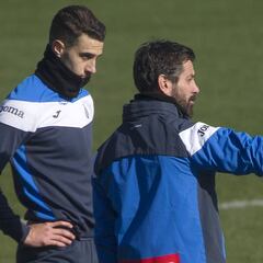 Quique dialogó con Hermoso, con la vista puesta en el Celta