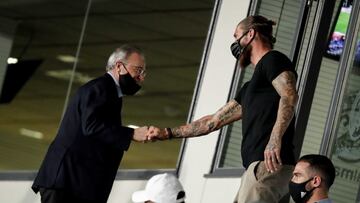 Florentino Pérez y Sergio Ramos, durante un partido del Real Madrid.