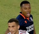 Su equipo jugándose la Champions y Robinho falla lo infallable: su cara lo dice todo