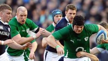 <b>VICTORIA. </b>El irlandés Mike Ross durante el choque con Escocia.