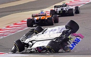 Lance Stroll acaba volcando el coche. 