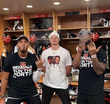 Festejan Los Bengals fumando en vestidores