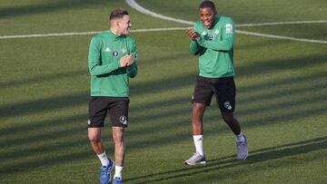 Sanabria y Campbell, jugadores del Betis.