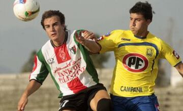 Sólo tenía 19 años en el 2005 y casi no jugó. Fue finalista de Copa Chile con Ovalle el 2009 y defendió a la Universidad de Concepción por cinco años. Hoy juega en Deportes Concepción por la Primera B