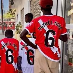 Pathé Ciss regala rayismo por Navidad