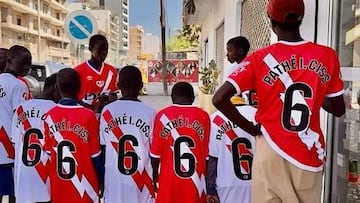 Pathé Ciss regala rayismo por Navidad