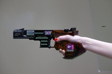 Chia-Ying Wu compitiendo en la final femenina de pistola de 25m.