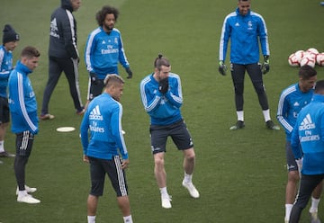 Buen ambiente en el entrenamiento del Real Madrid