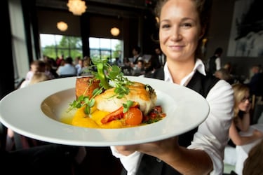 If you leave what you like most on your plate until the end, psychology says you have these three common traits