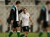 Descubre 12 futbolistas con más de 2 metros de altura