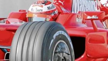 <b>PIDE CALMA. </b>Raikkonen intenta bajar la euforia en el equipo.