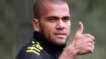 Alves: "El secreto para marcar a Messi es no preocuparse de marcarlo"