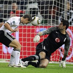 Demirel, el héroe del terremoto en Turquía que hizo llorar al Sevilla