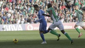 Gol 0-1 de cristiano ronaldo, durante el partido de la vigésima jornada de Liga de Primera División disputado en el estadio Benito Villamarín de Sevilla.