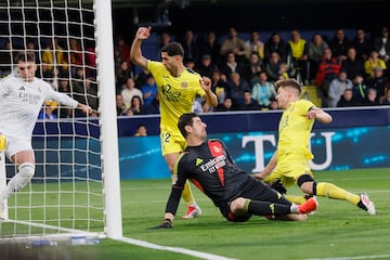 El jugador del Villarreal, Juan Foyth, marca el 1-0 al Real Madrid. 