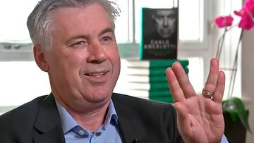 Carlo Ancelotti, haciendo el mítico saludo de Star Trek.