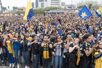 ¡La Macroplaza se pintó de amarillo y azul para recibir a Tigres!
