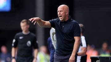 Arne Slot iguala a Gérard Houllier con el Liverpool