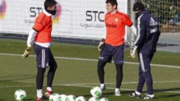 Iker Casillas ha comenzado a entrenarse ya con las manos