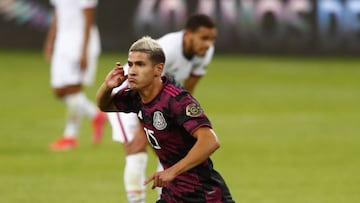 Un gol en solitario de Uriel Antuna le dio a M&eacute;xico el liderato de grupo, aunque ambas selecciones ya est&aacute;n clasificadas a semifinales del certamen.