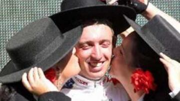 <b>VICTORIA TRABAJADA.</b> Bertagnolli fue el más fuerte en el esprint que disputaron un grupo de escapados. Uno de sus compañeros de fuga, el australiano McGee, es el nuevo líder de la Vuelta.