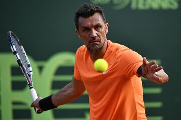 El capitán del Milan jugó en el equipo rossonero durante 25 temporadas siendo capitán durante 15. Recientemente jugó un torneo ATP Challenger en Milan.