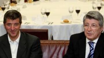 <b>BICEFALIA. </b>Gil Marín con Cerezo en su visita al Diario AS.