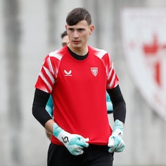 El otro Simón ya se entrena con el meta internacional